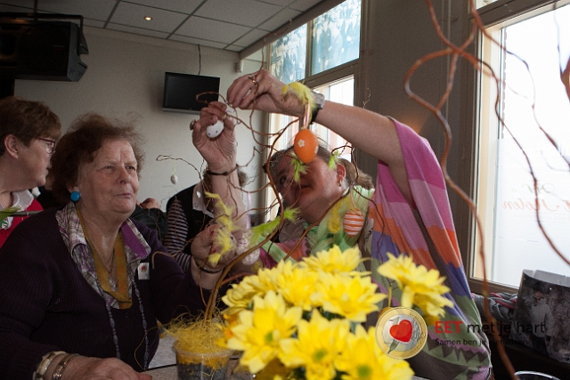 20150322 frans versteden fotografie - tilburginbeeld FRVE0783.jpg - eet met je hart lunch en creatieve workshop paastakken maken